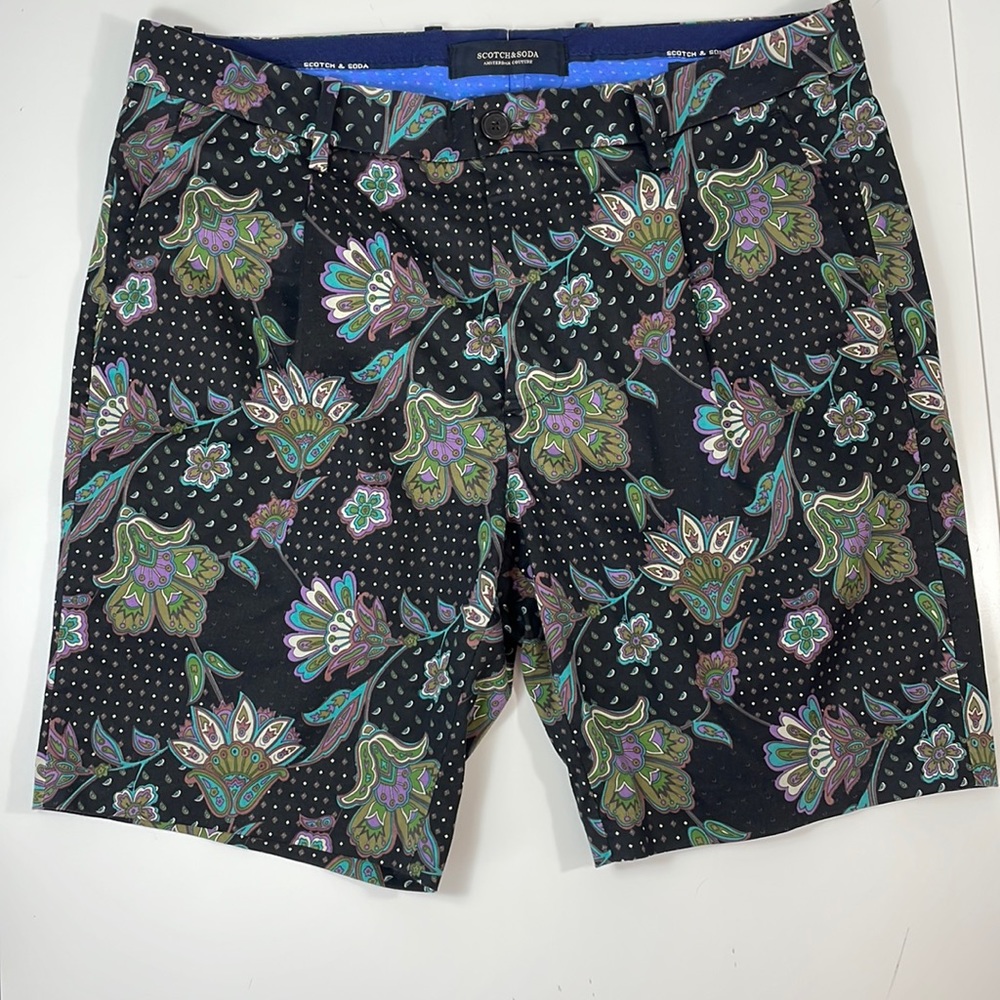 SCOTCH & SODA pleated shorts, size 36 in excellent condition.
